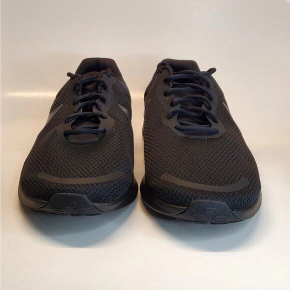 New Nike Revolution 7 Black Off Noir Men's Running Shoes Sneakers Size 10 wide - Picture 2 of 5